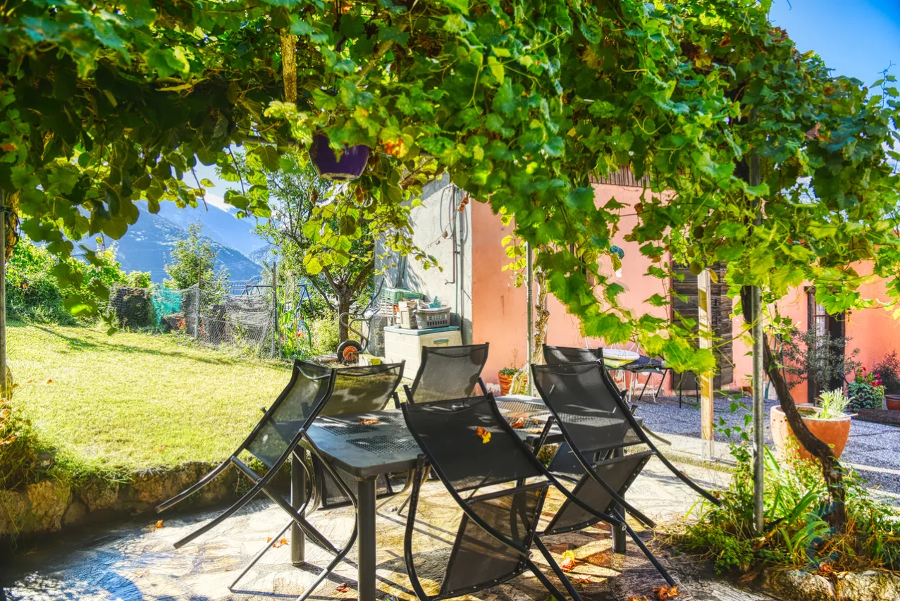 A LOUER Charmant appartement meublé de 3 ½ pièces en rez-de-jardin