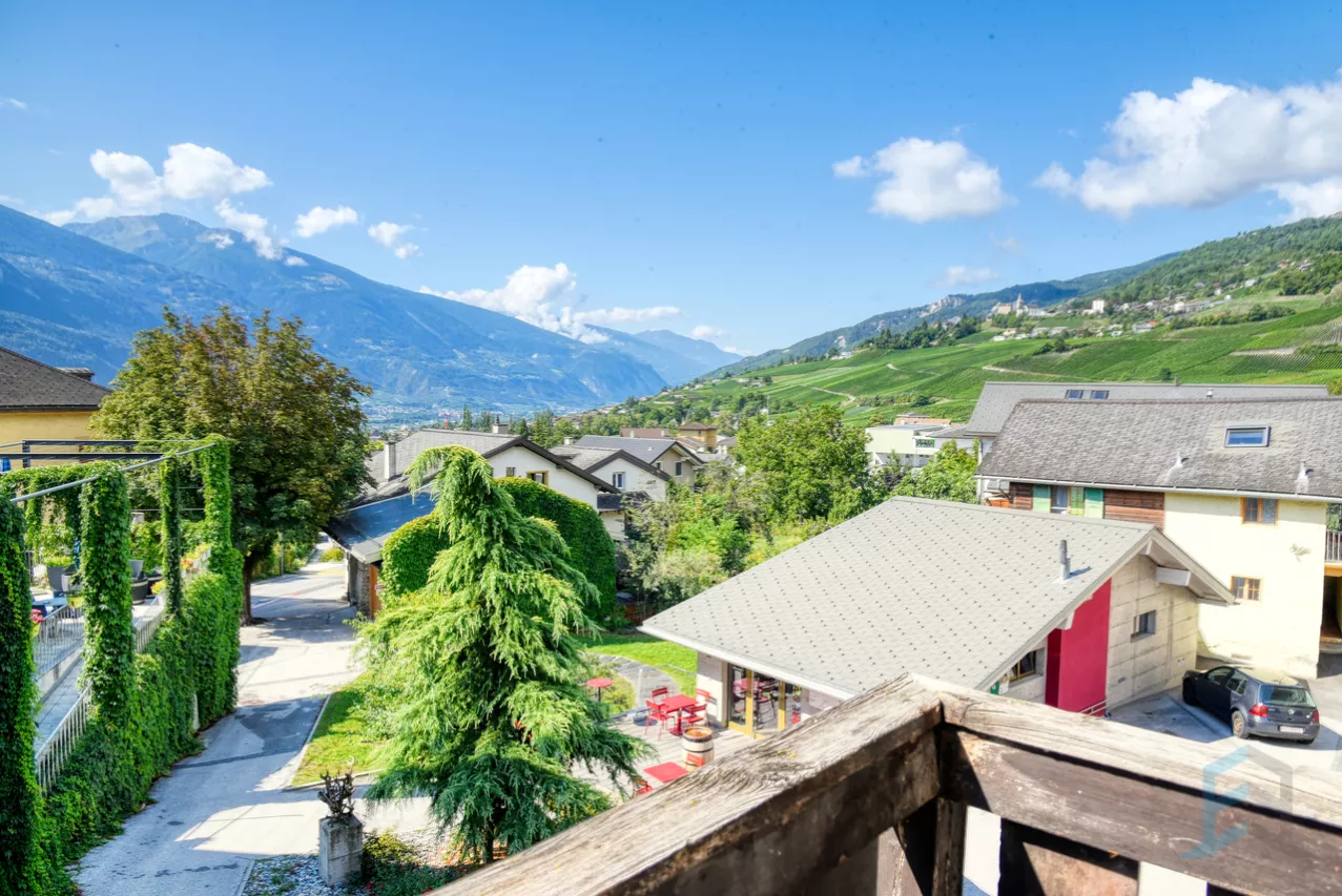 EXCLUSIF Maison villageoise de 2 appartements au centre de Miège
