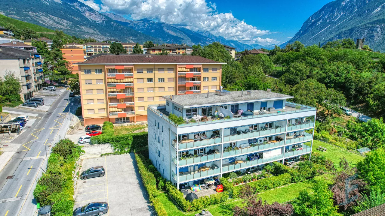 EXCLUSIF Attique de 2 ½ pièces avec spacieuse terrasse panoramique