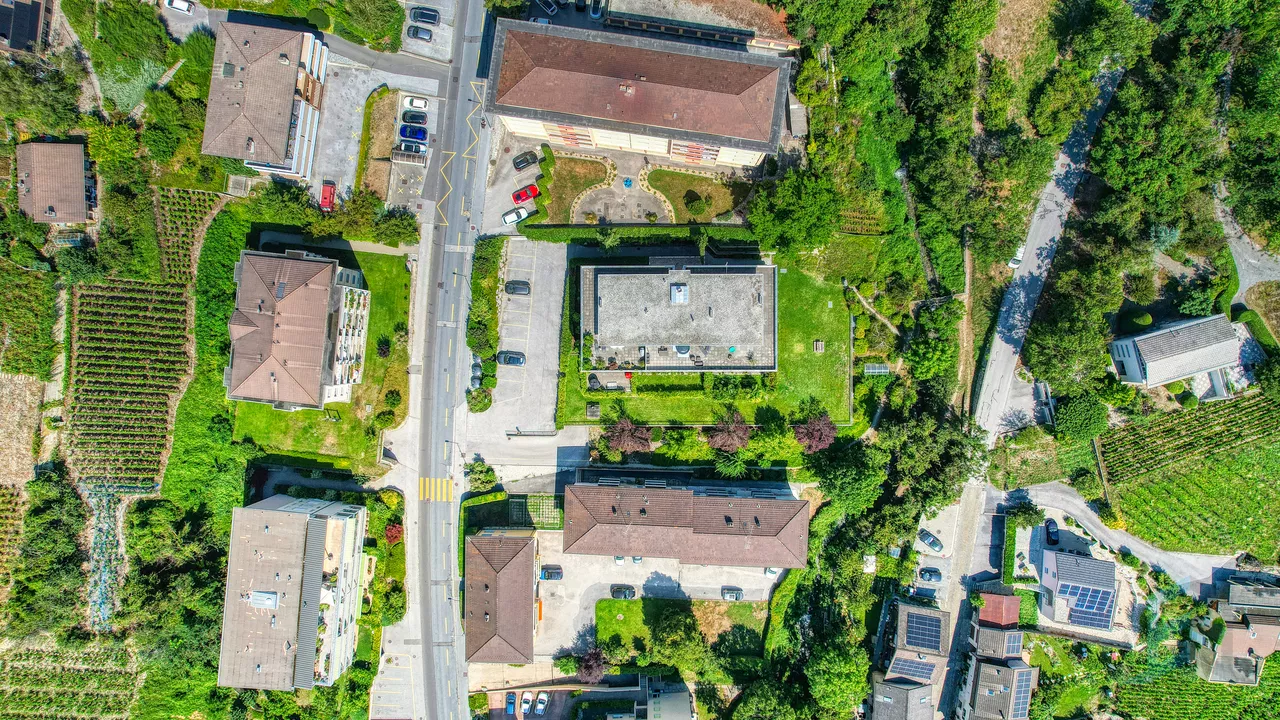 EXCLUSIF Attique de 2 ½ pièces avec spacieuse terrasse panoramique