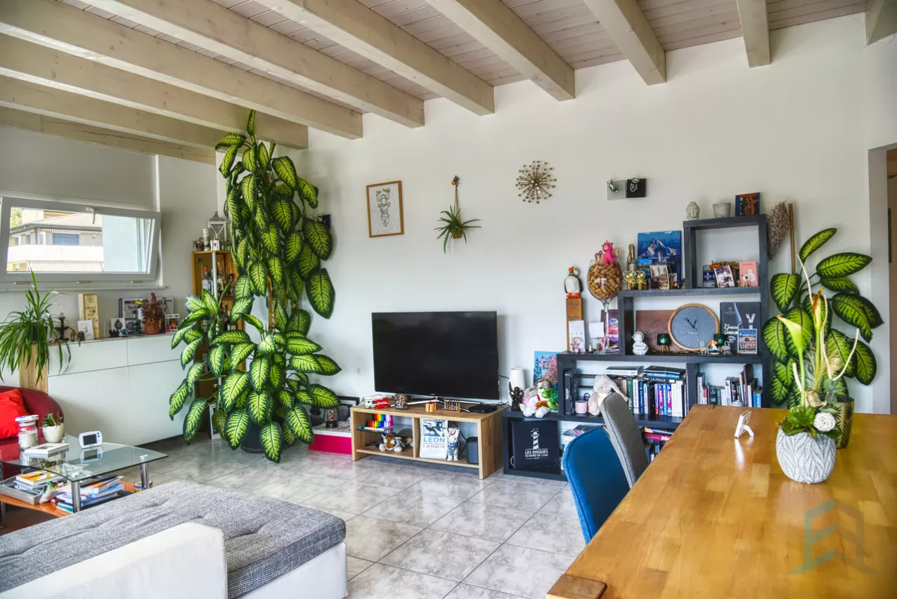 EXCLUSIF Attique de 2 ½ pièces avec spacieuse terrasse panoramique