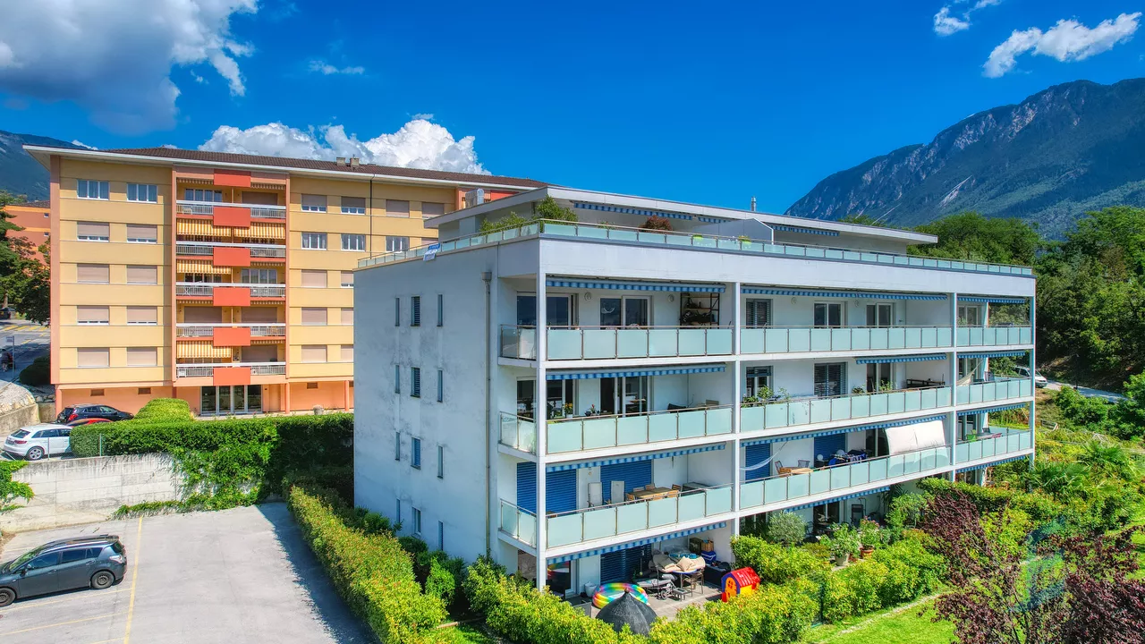 EXCLUSIF Attique de 2 ½ pièces avec spacieuse terrasse panoramique