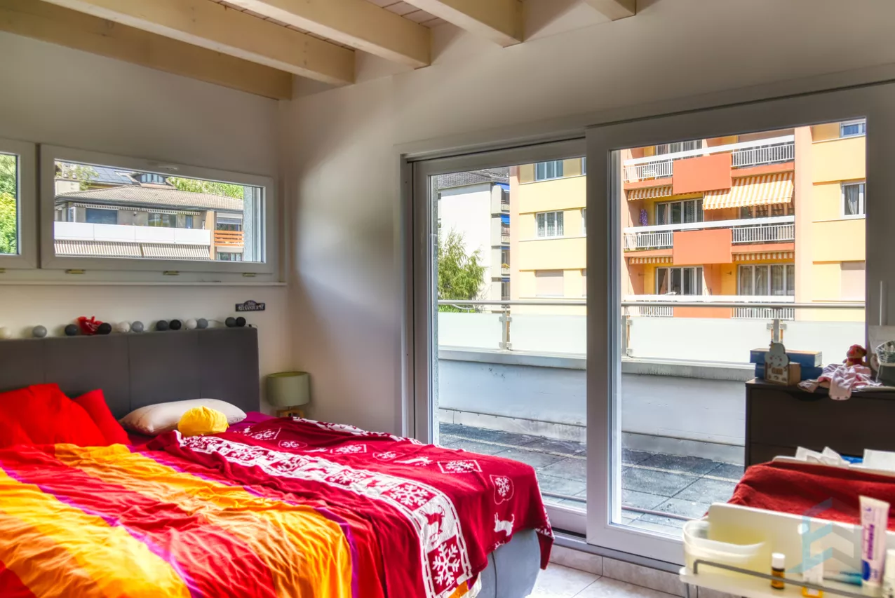 EXCLUSIF Attique de 2 ½ pièces avec spacieuse terrasse panoramique