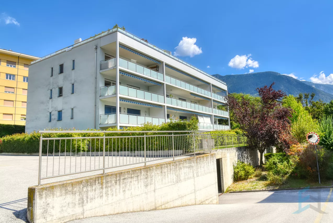 EXCLUSIF Attique de 2 ½ pièces avec spacieuse terrasse panoramique