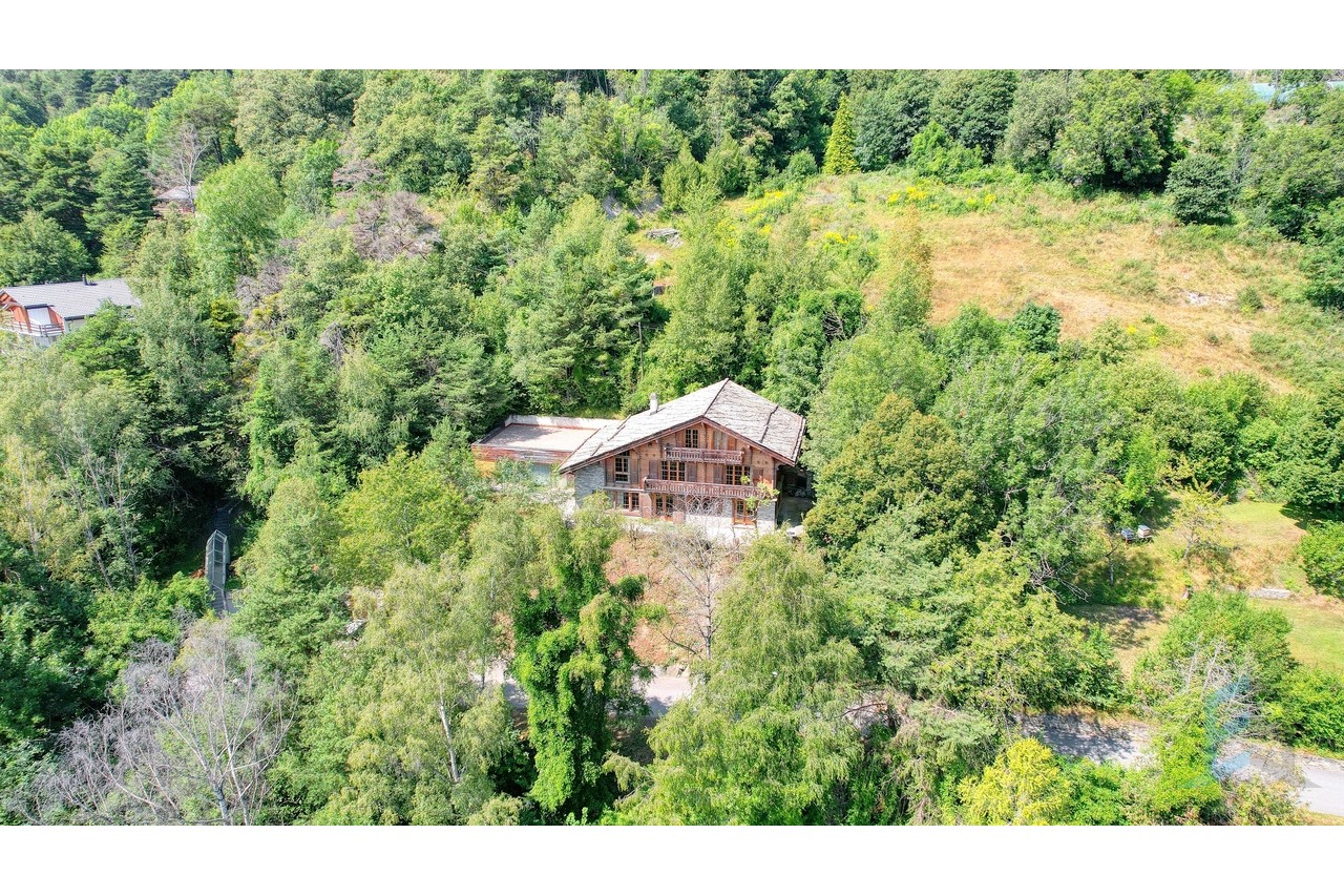 EXCLUSIF magnifique chalet individuel de 535m² en pleine nature