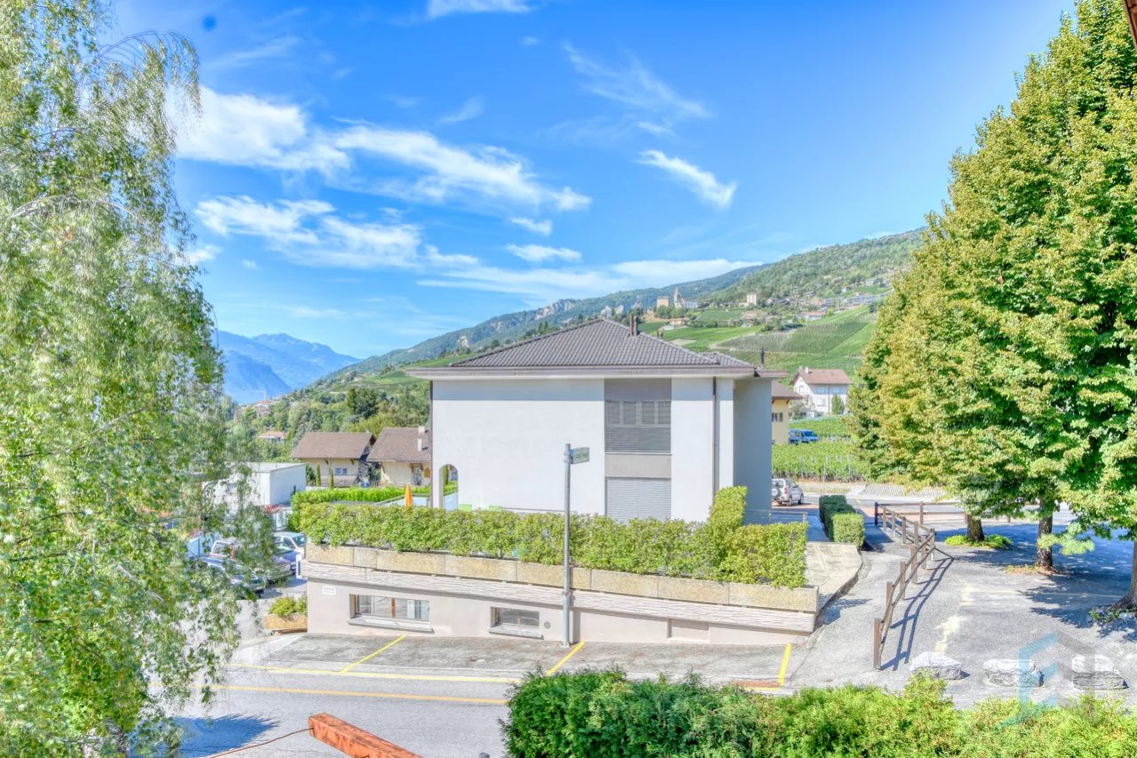EXCLUSIVITE Bâtiment de 2 appartements de 4 ½ p. au centre du village