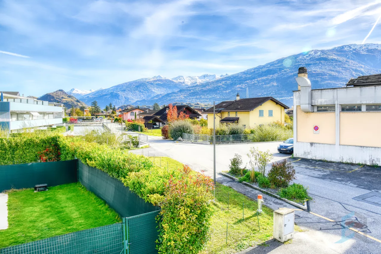 EXCLUSIF Appartement de 2 ½ pièces avec grande terrasse au 1er étage