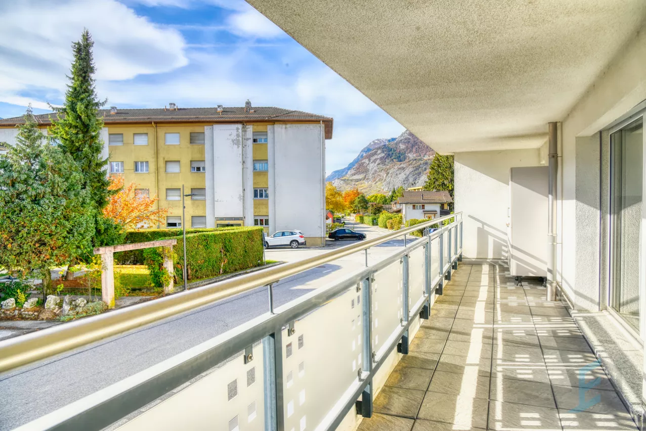 EXCLUSIF Appartement de 2 ½ pièces avec grande terrasse au 1er étage