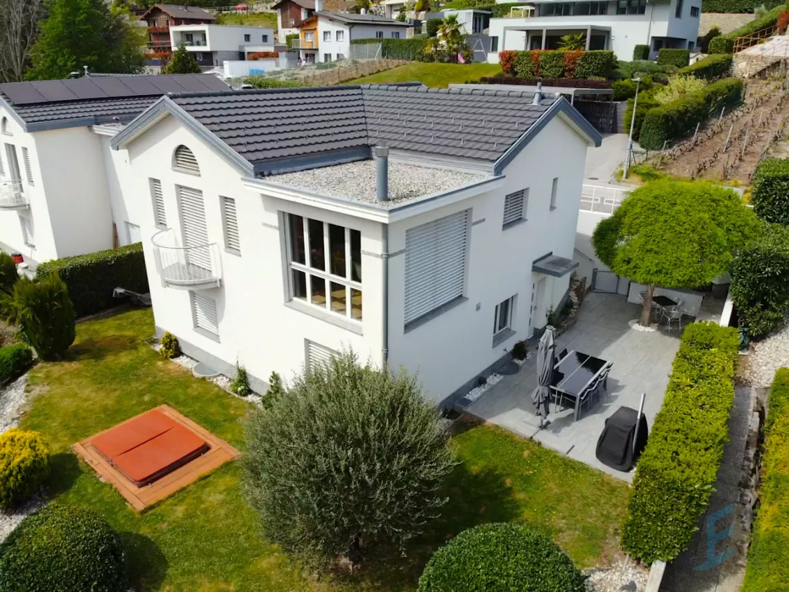 EXCLUSIVITE Splendide villa jumelée de 5 ½  pièces à Corin