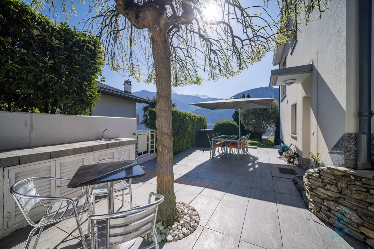 EXCLUSIVITE Splendide villa jumelée de 5 ½  pièces à Corin