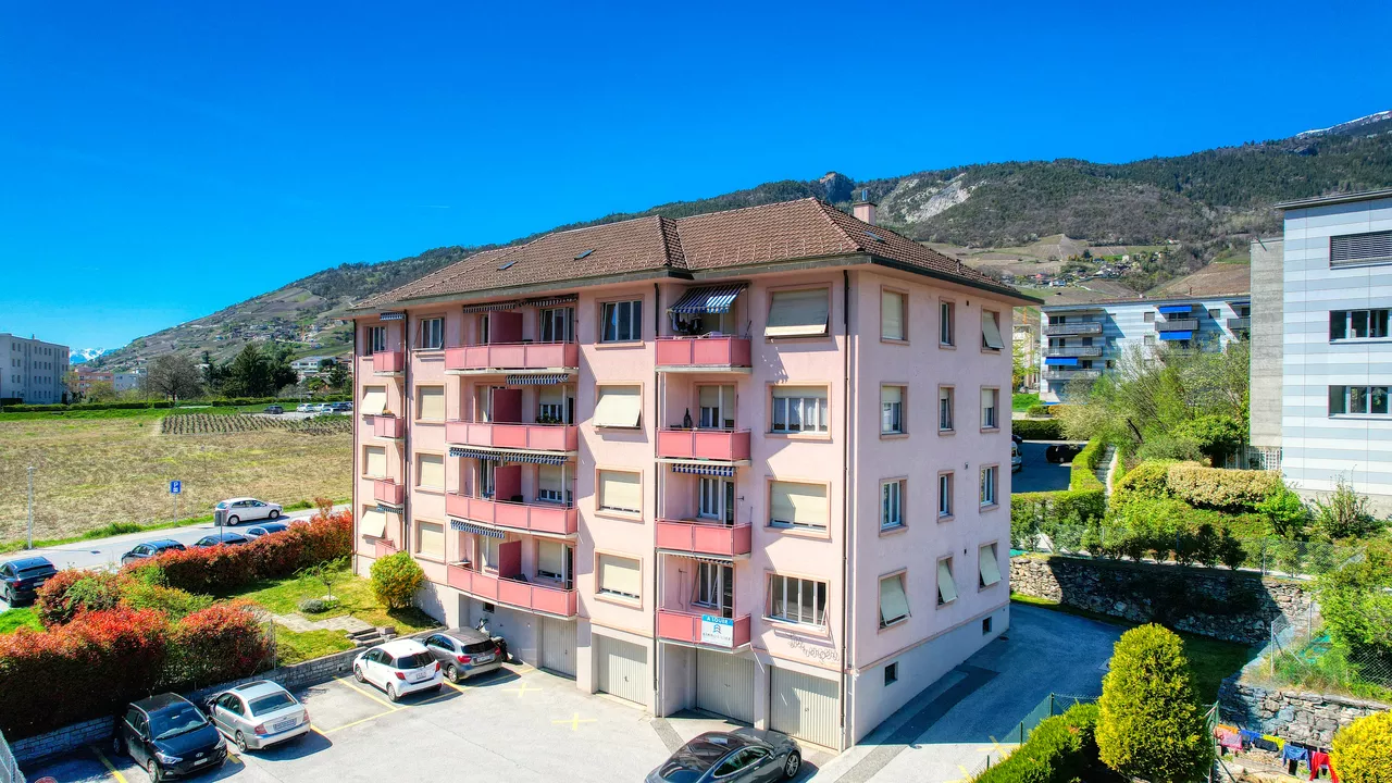 A LOUER Charmant appartement de 3 ½ pièces avec balcon et garage-box