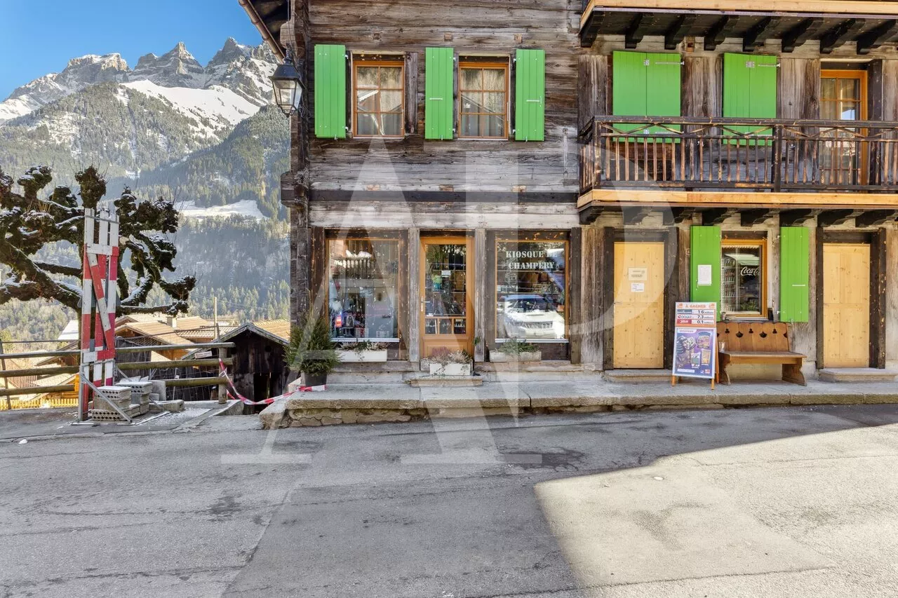 Local commercial au coeur du village