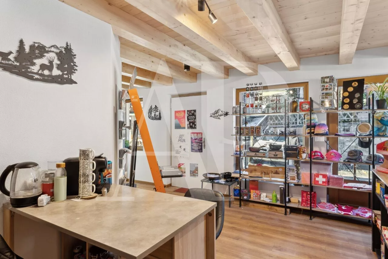 Local commercial au coeur du village