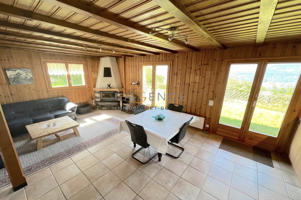 CHALET TRADITIONNEL AVEC VUE IMPRENABLE