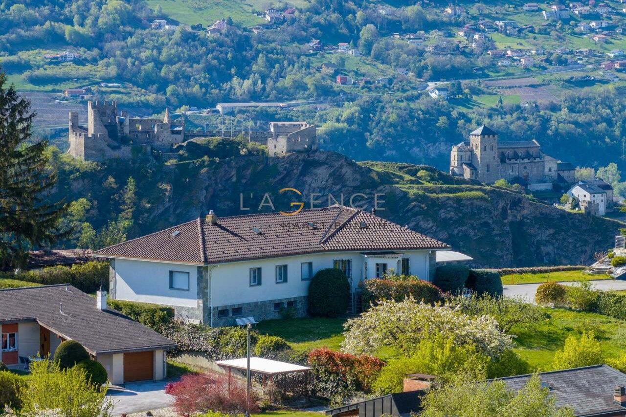 VILLA D'EXCEPTION DE 250M2 AVEC VUE PANORAMIQUE