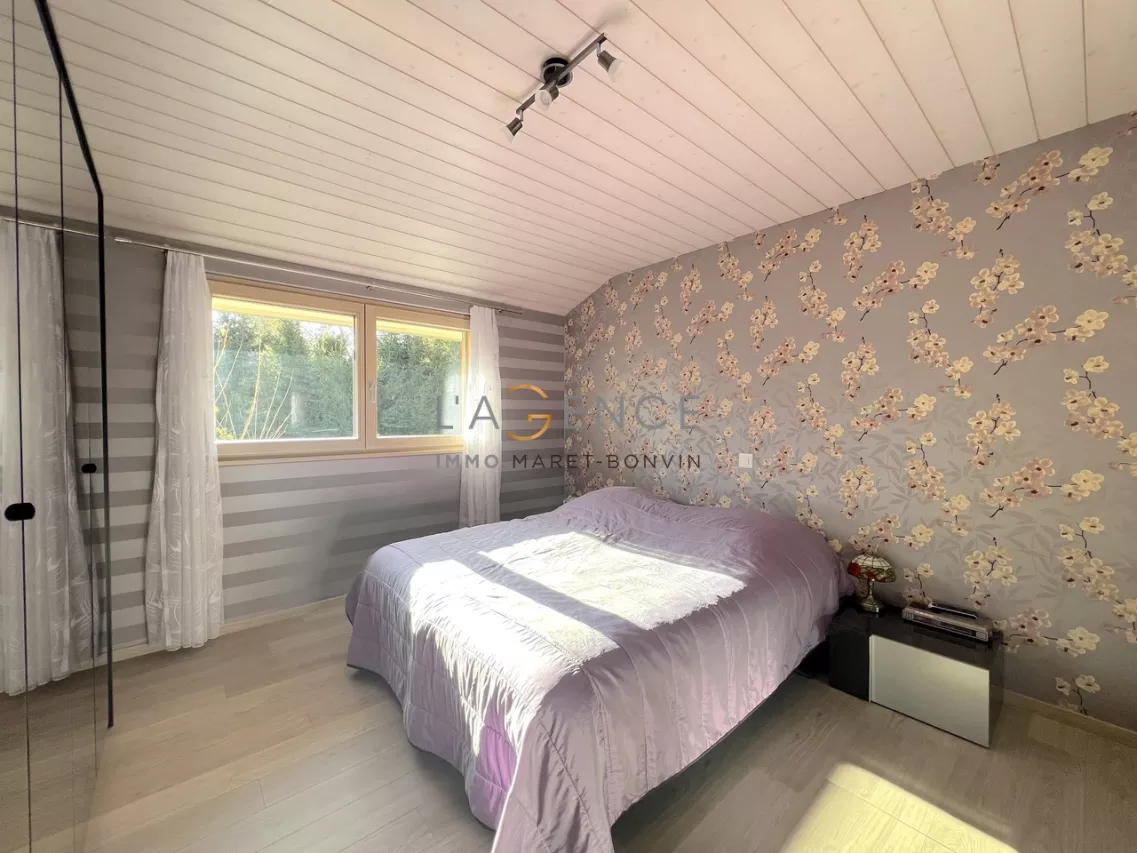 SPACIEUSE ET LUMINEUSE VILLA DE 6,5 PCES AVEC 1013 M2 DE TERRAIN