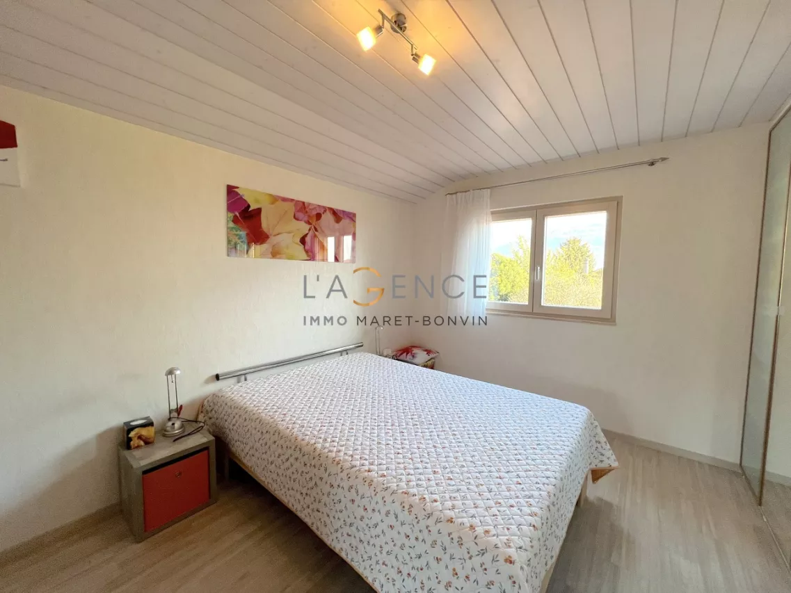 SPACIEUSE ET LUMINEUSE VILLA DE 6,5 PCES AVEC 1013 M2 DE TERRAIN