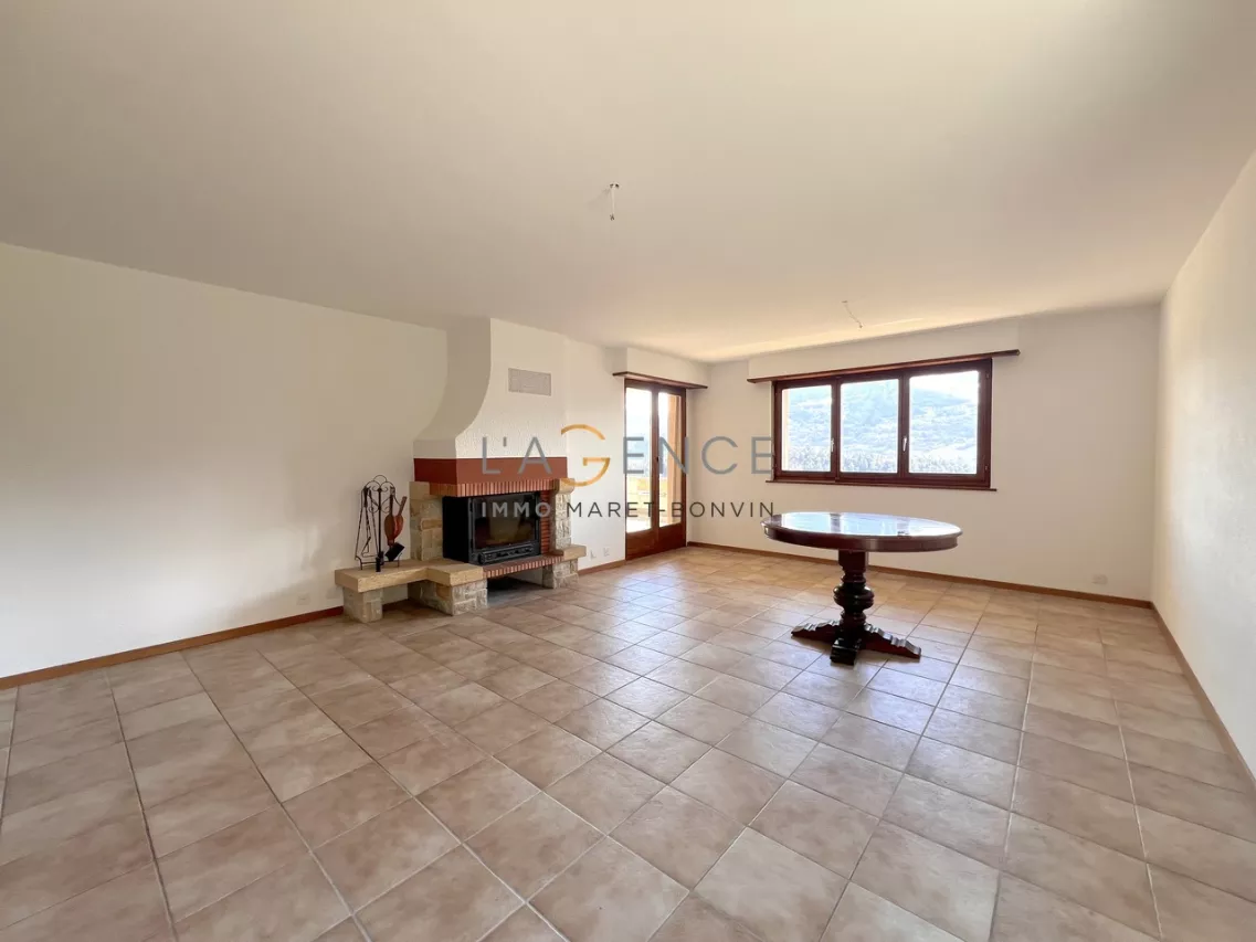 APPARTEMENT 4,5 PCES AVEC TERRASSE - JARDIN ET VUE PANORAMIQUE