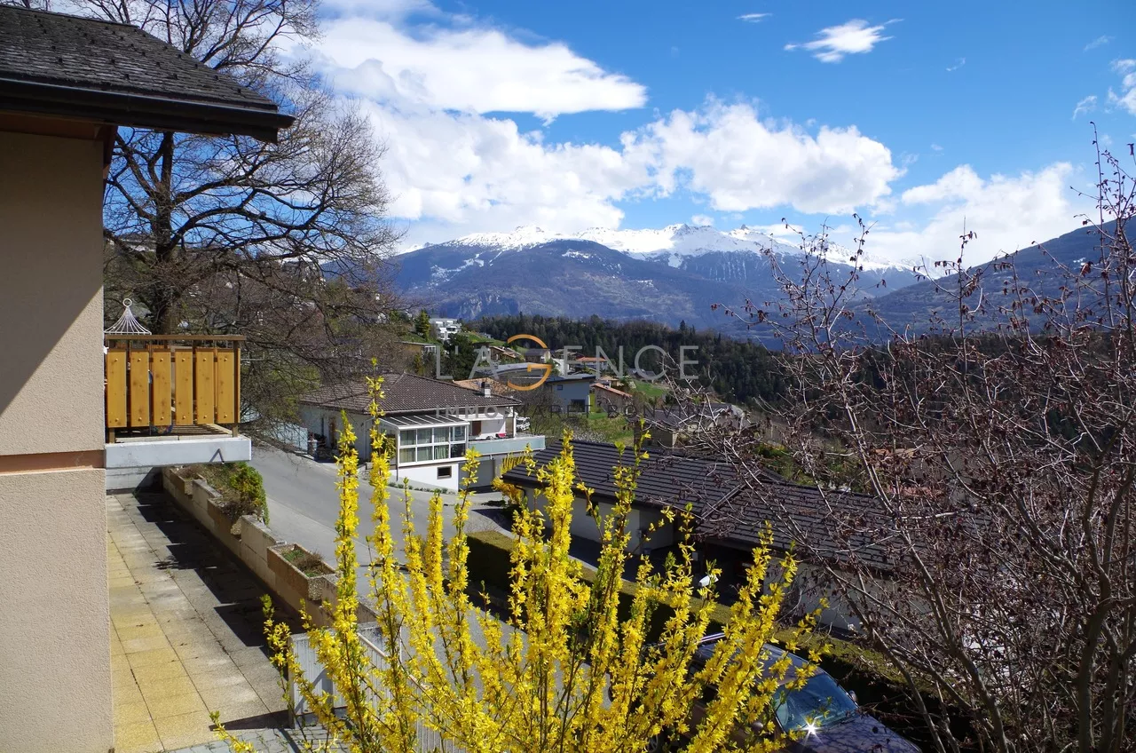 APPARTEMENT 4,5 PCES AVEC TERRASSE - JARDIN ET VUE PANORAMIQUE