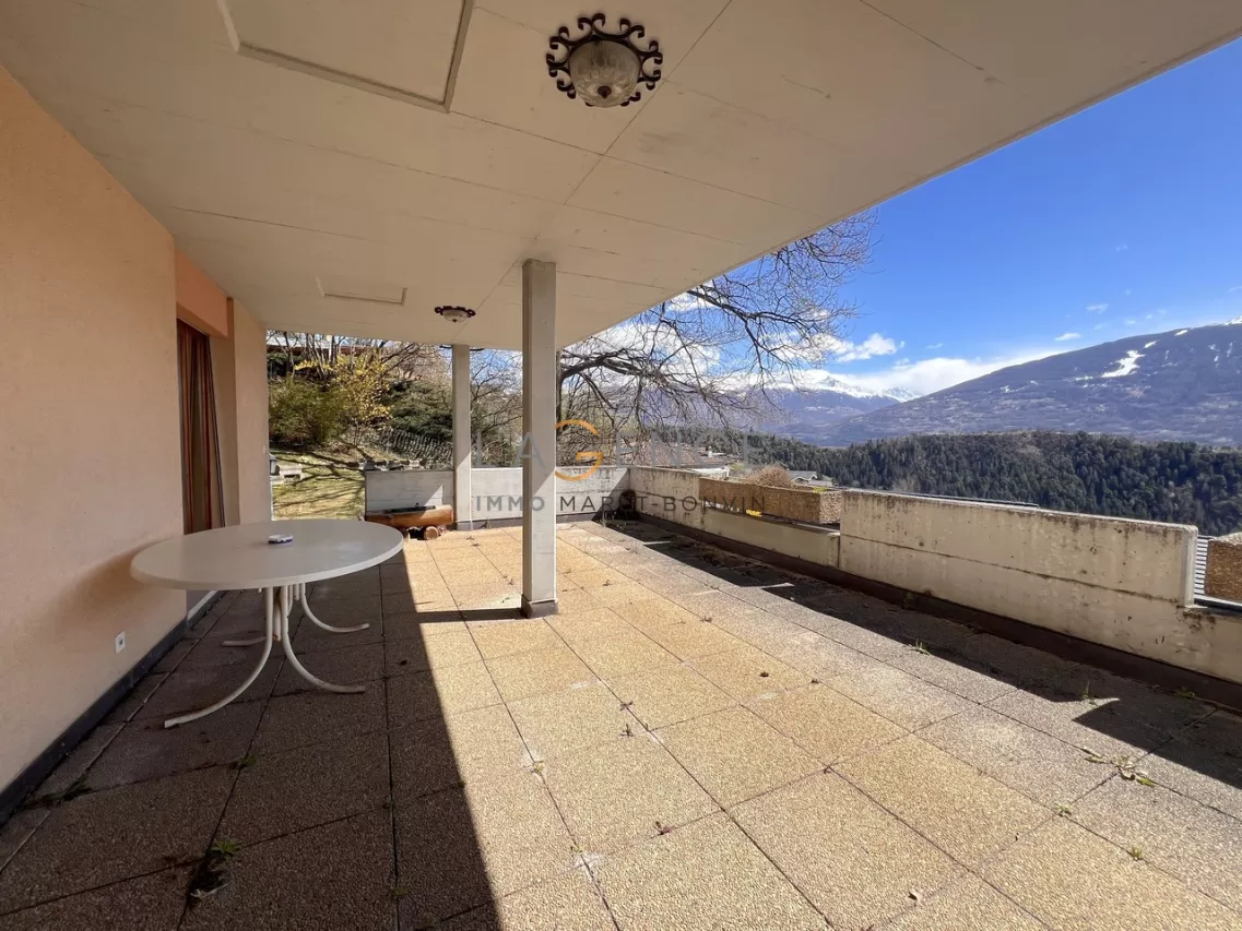 APPARTEMENT 4,5 PCES AVEC TERRASSE - JARDIN ET VUE PANORAMIQUE