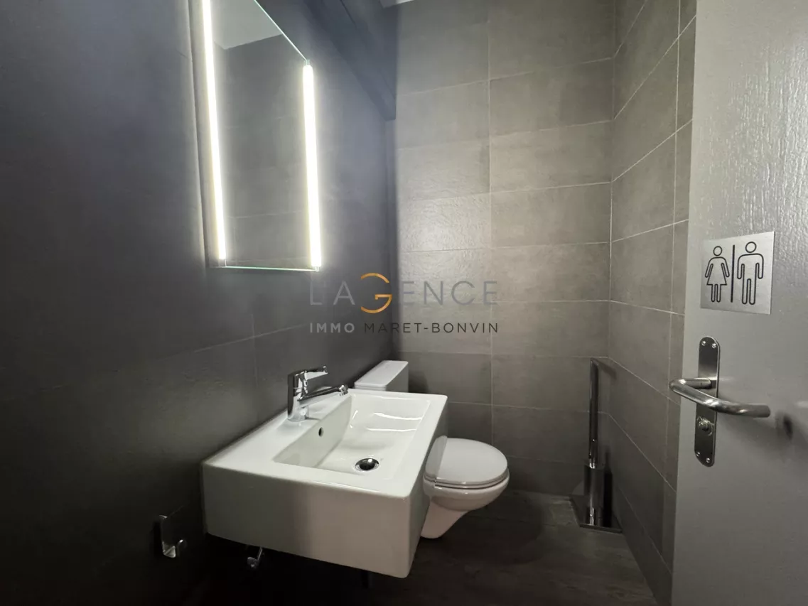 Pour investisseur - Espace commercial polyvalent et climatisé !