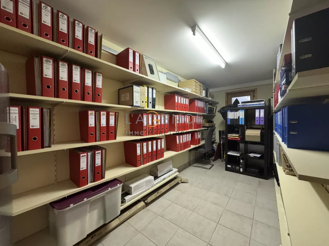 Pour investisseur - Espace commercial polyvalent et climatisé !