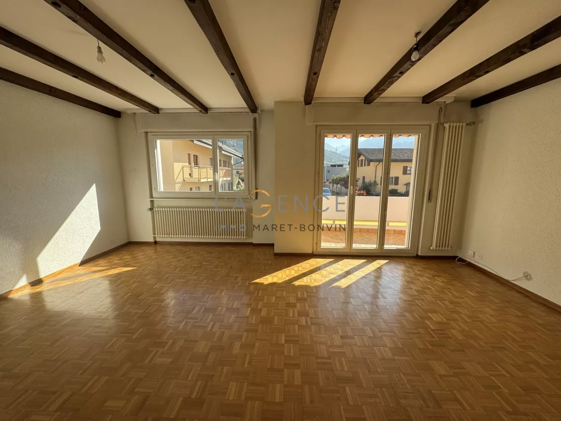 Appartement de 4.5 pièces dans une petite résidence - Uvrier