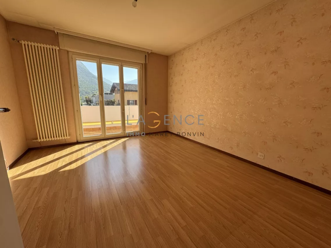 Appartement de 4.5 pièces dans une petite résidence - Uvrier