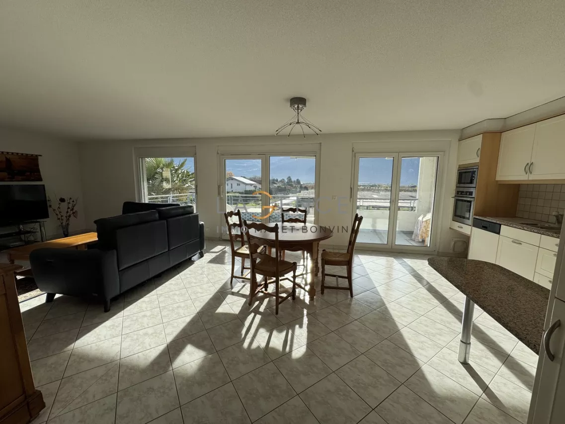 Spacieux appartement de 4.5 pièces avec grand balcon