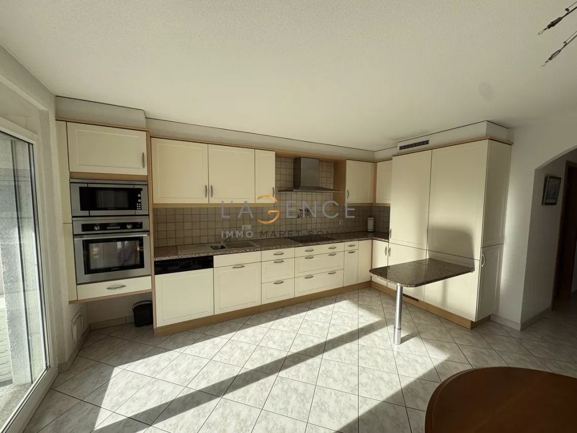 Spacieux appartement de 4.5 pièces avec grand balcon