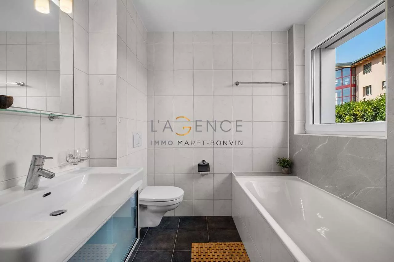 APPARTEMENT DE 3,5 PCES AVEC JARDIN D'HIVER ET PELOUSE DE 80M2