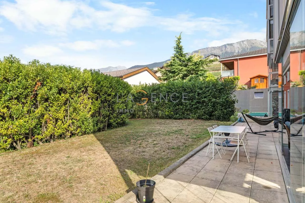 APPARTEMENT DE 3,5 PCES AVEC JARDIN D'HIVER ET PELOUSE DE 80M2