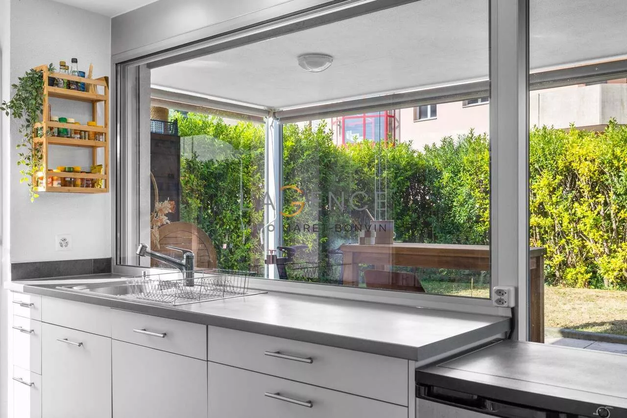 APPARTEMENT DE 3,5 PCES AVEC JARDIN D'HIVER ET PELOUSE DE 80M2