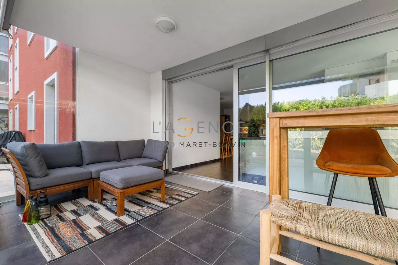 APPARTEMENT DE 3,5 PCES AVEC JARDIN D'HIVER ET PELOUSE DE 80M2