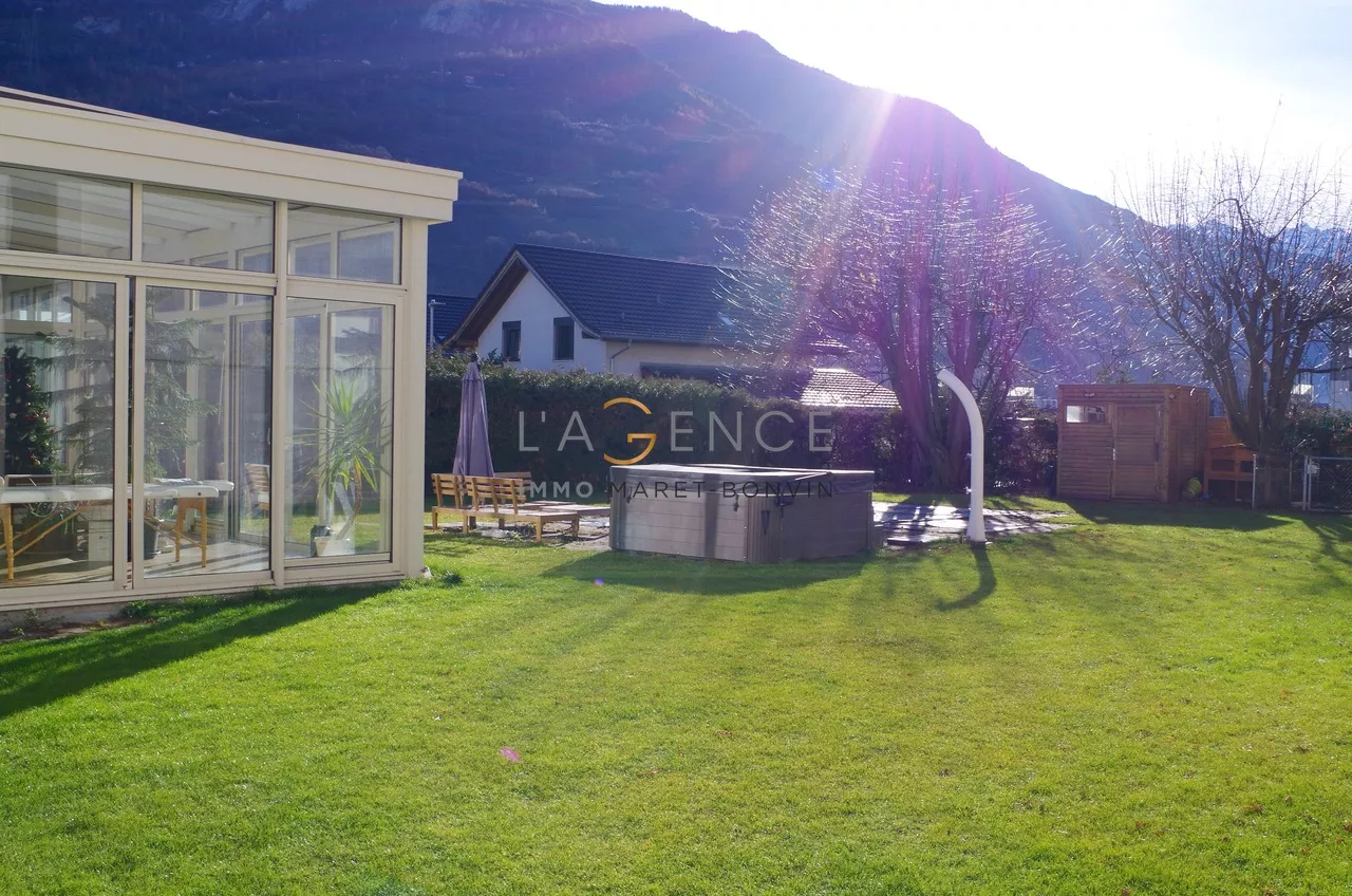 VILLA DE STANDING AVEC PISCINE