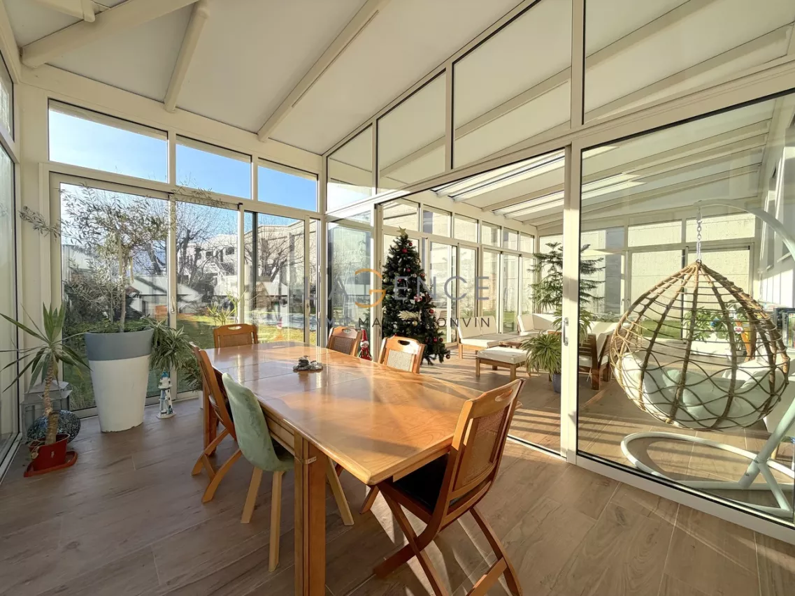 VILLA DE STANDING AVEC PISCINE