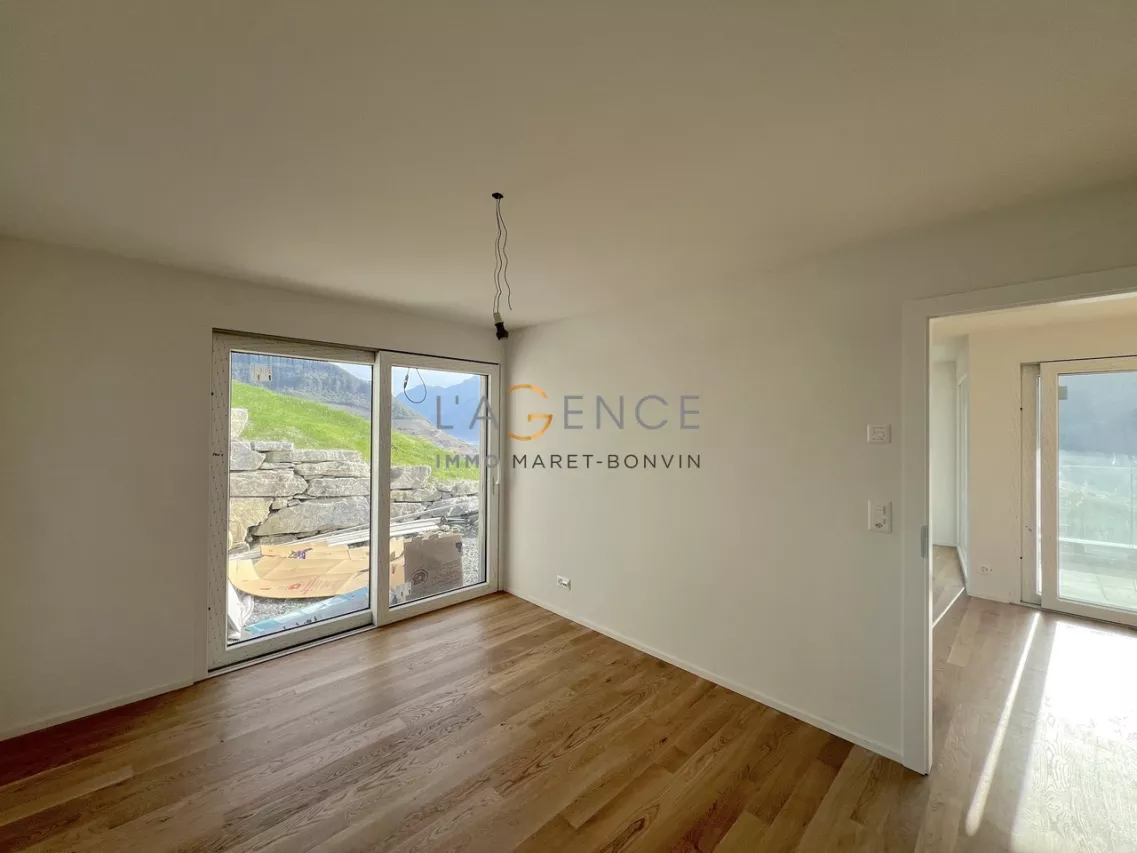 APPARTEMENT NEUF AVEC VUE PANORAMIQUE DE 4,5 PCES - SIGNESE