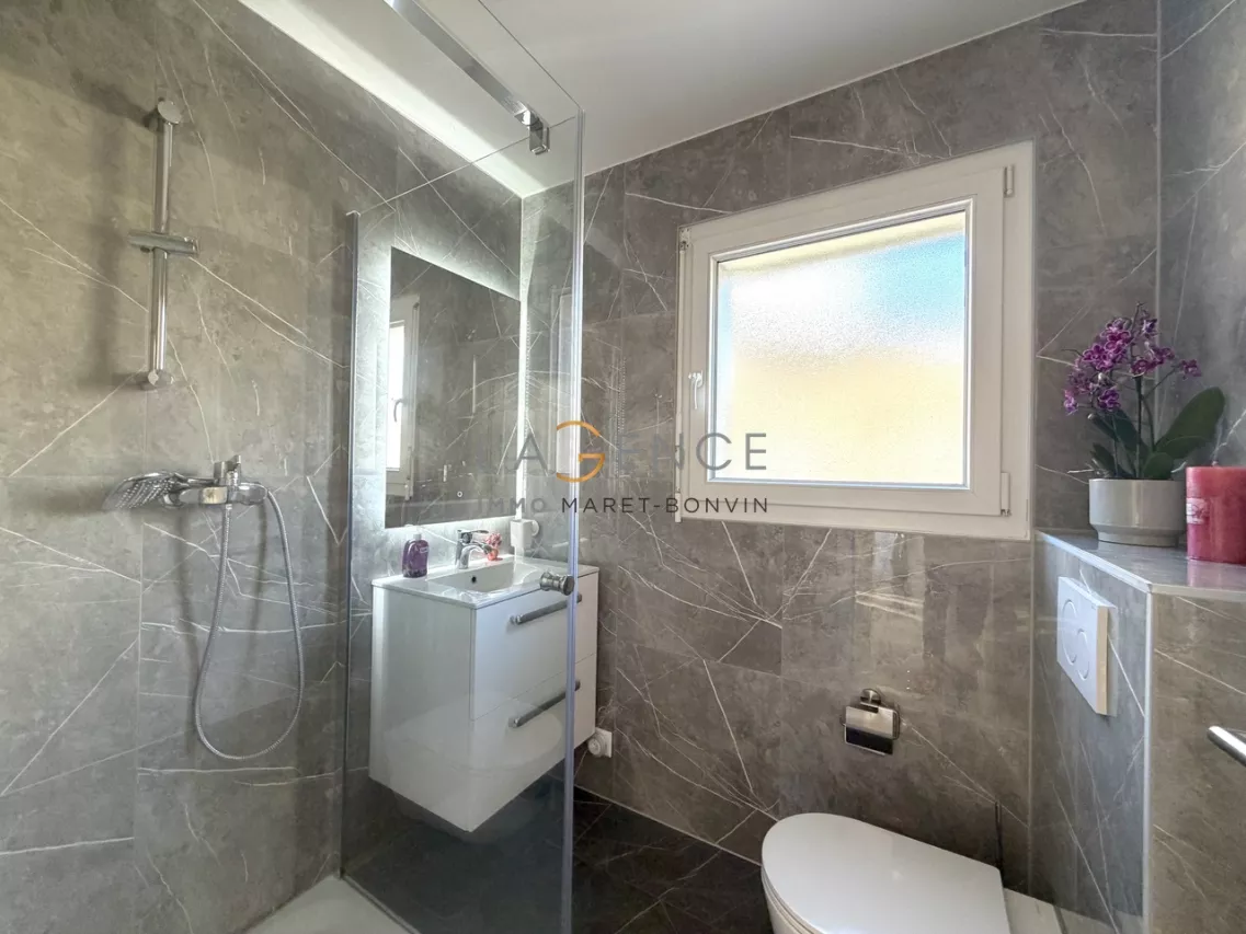 ATTIQUE DE 5,5 PCES AVEC TERRASSE A 360 DEGRES DE 130M2