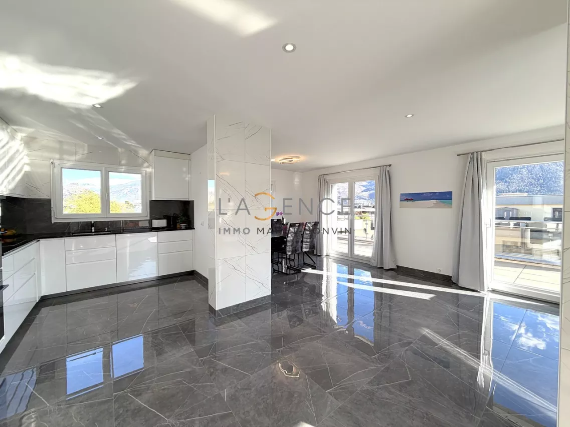 ATTIQUE DE 5,5 PCES AVEC TERRASSE A 360 DEGRES DE 130M2