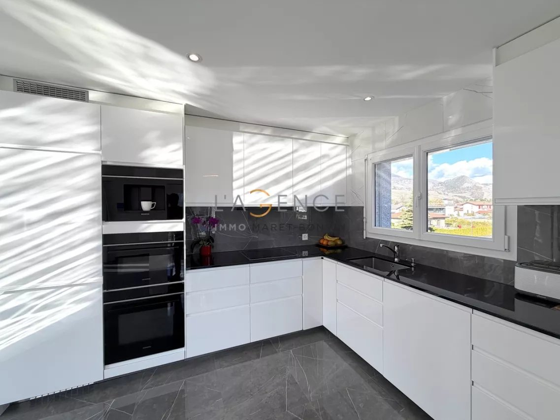 ATTIQUE DE 5,5 PCES AVEC TERRASSE A 360 DEGRES DE 130M2