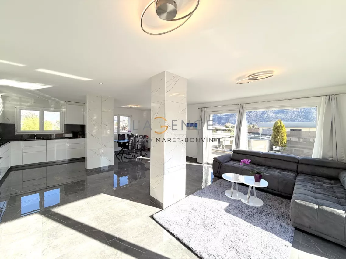 ATTIQUE DE 5,5 PCES AVEC TERRASSE A 360 DEGRES DE 130M2