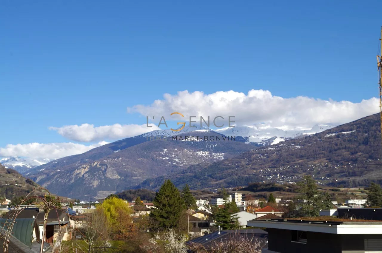 ATTIQUE DE 5,5 PCES AVEC TERRASSE A 360 DEGRES DE 130M2