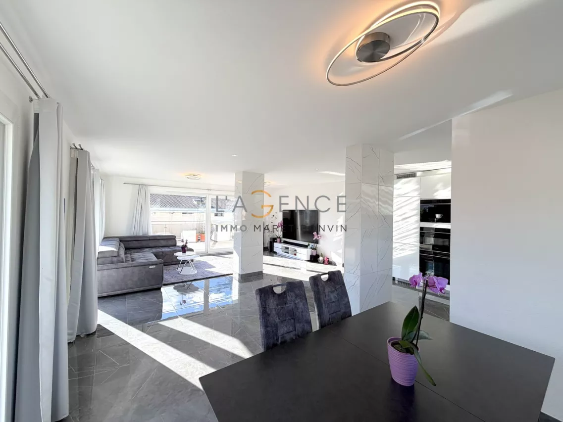 ATTIQUE DE 5,5 PCES AVEC TERRASSE A 360 DEGRES DE 130M2