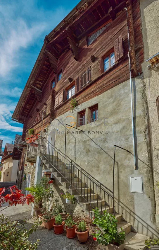 MAISON VILLAGEOISE DE CARACTERE A ST-GERMAIN ( SAVIESE )