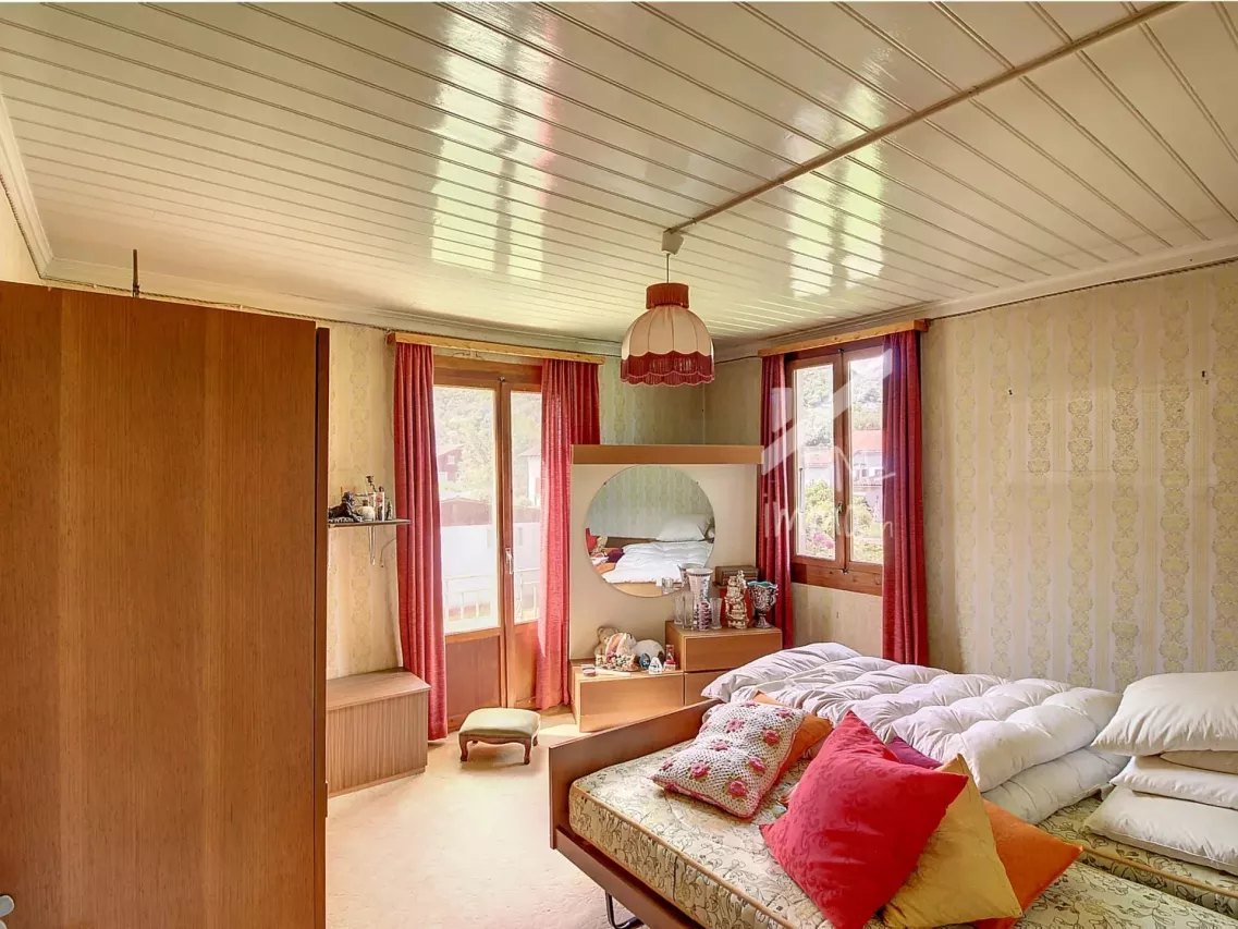 Emplacement recherché pour ce chalet à rénover, agrandissement possible