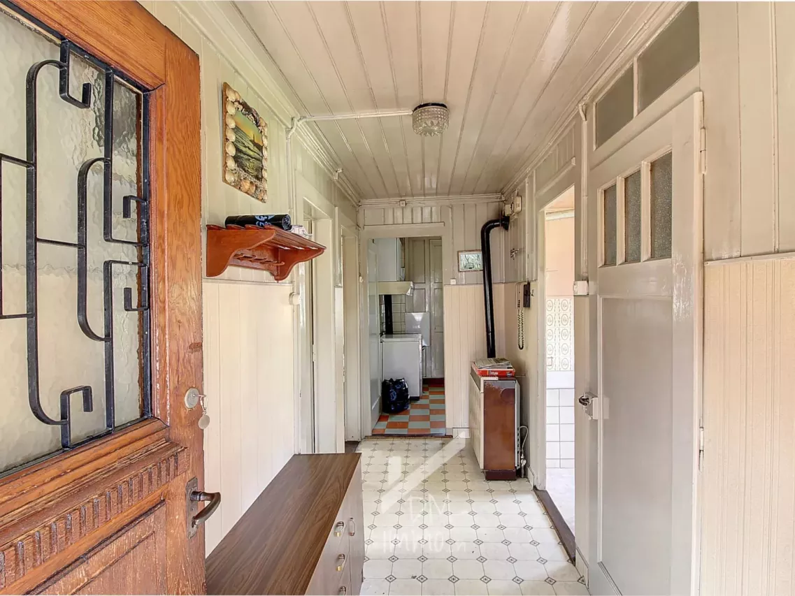 Emplacement recherché pour ce chalet à rénover, agrandissement possible