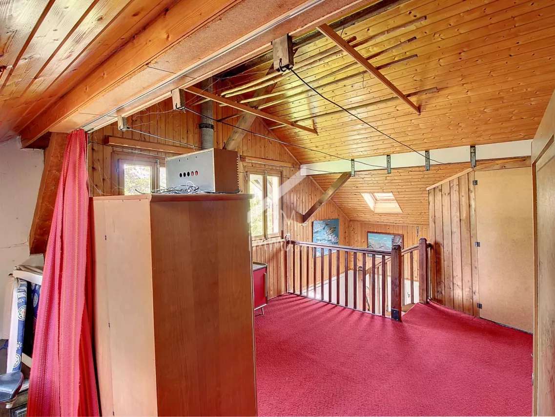 Emplacement recherché pour ce chalet à rénover, agrandissement possible