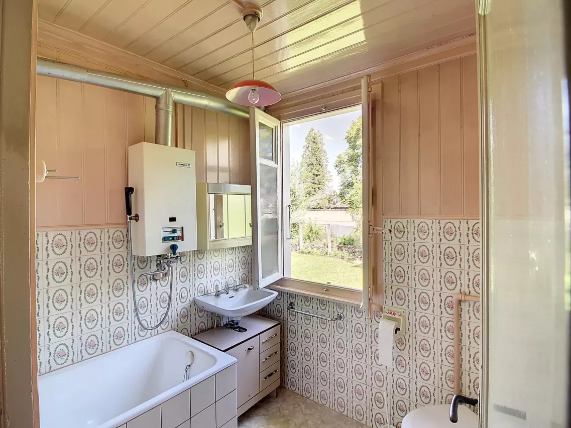 Emplacement recherché pour ce chalet à rénover, agrandissement possible