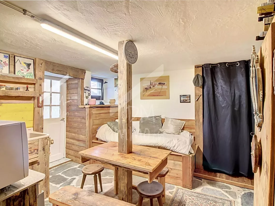 Maison de village rénovée + studio + petite grange à rénover