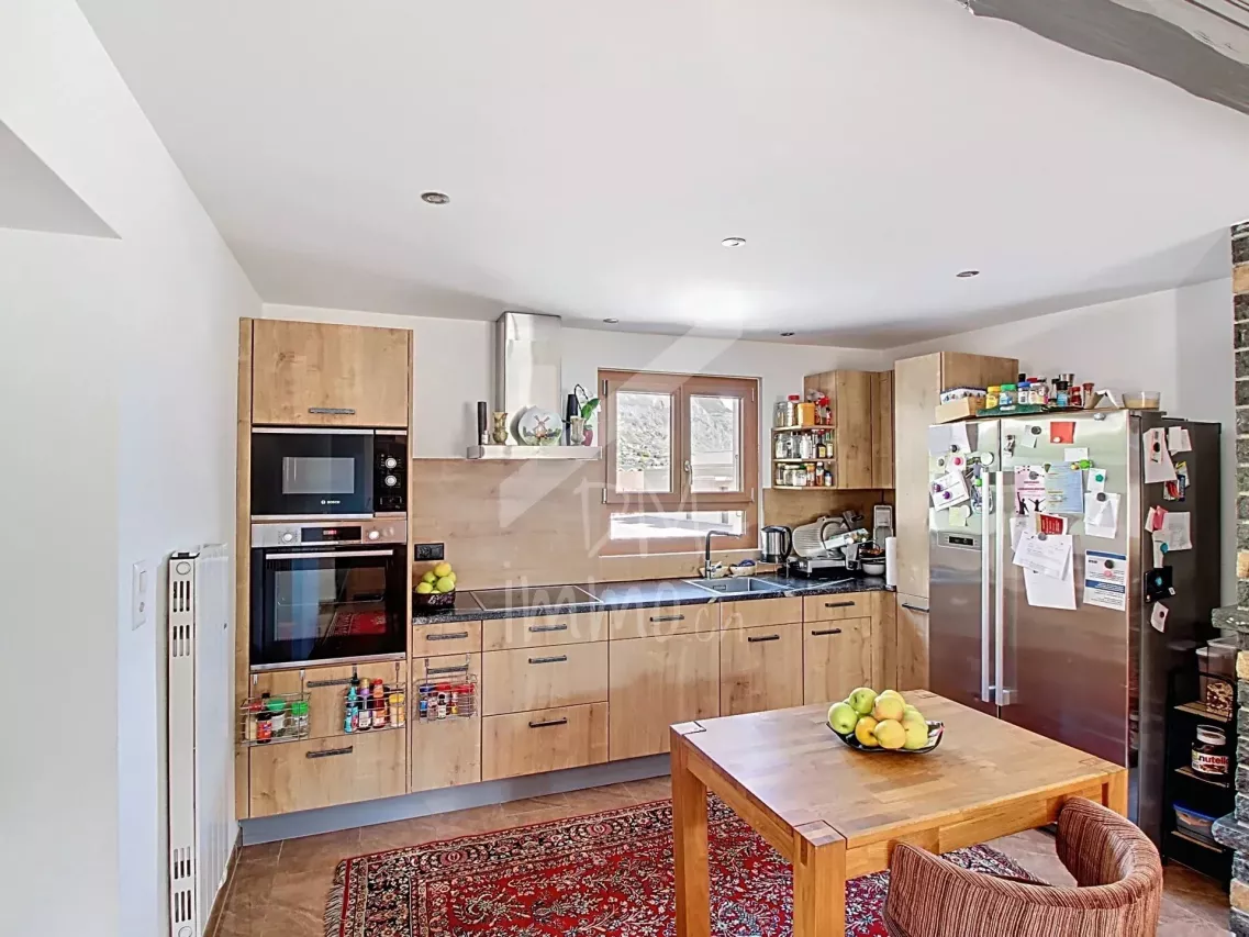 Maison de village rénovée + studio + petite grange à rénover